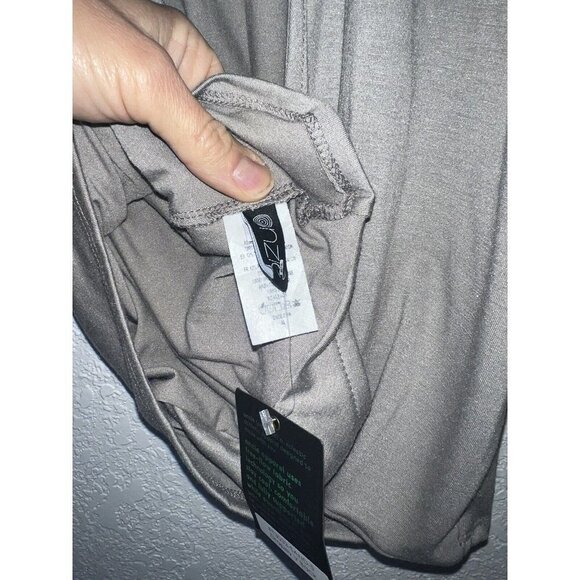 Onzie Hot Yoga  Drapey V Back Top 3033 Open Back Long Sleeve Sand Small NWTS Z - Picture 7 of 9